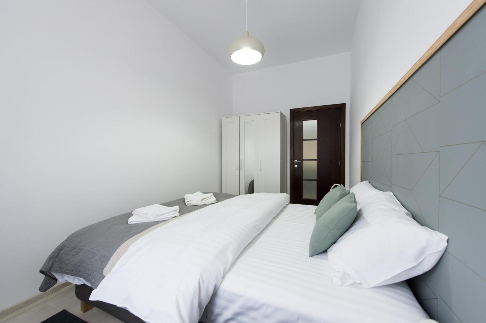 Апартаменты Gorgeous Brasov Flat With Patio And Mountain Views Экстерьер фото