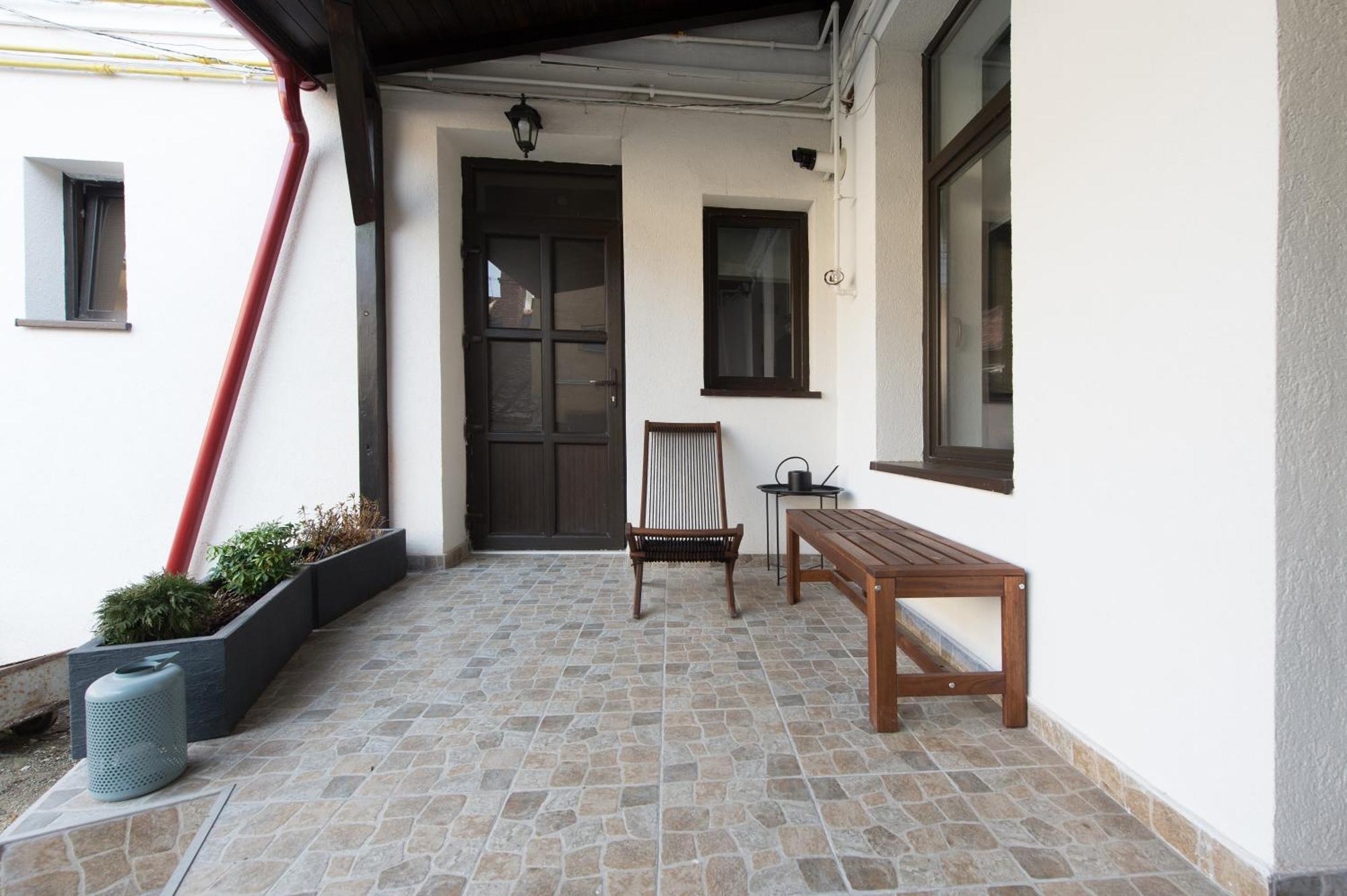 Апартаменты Gorgeous Brasov Flat With Patio And Mountain Views Экстерьер фото