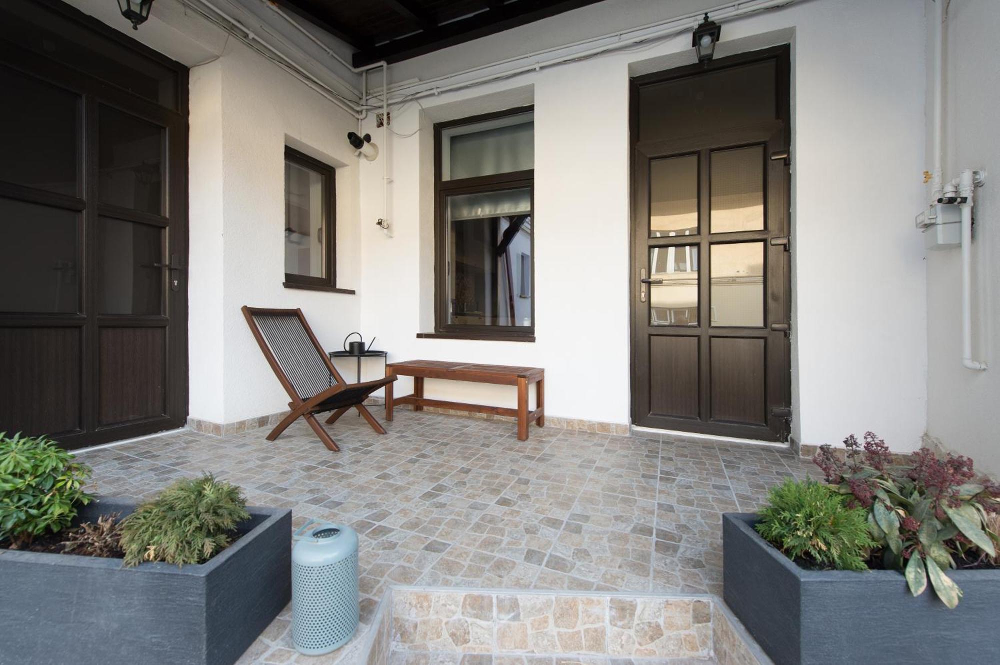 Апартаменты Gorgeous Brasov Flat With Patio And Mountain Views Экстерьер фото