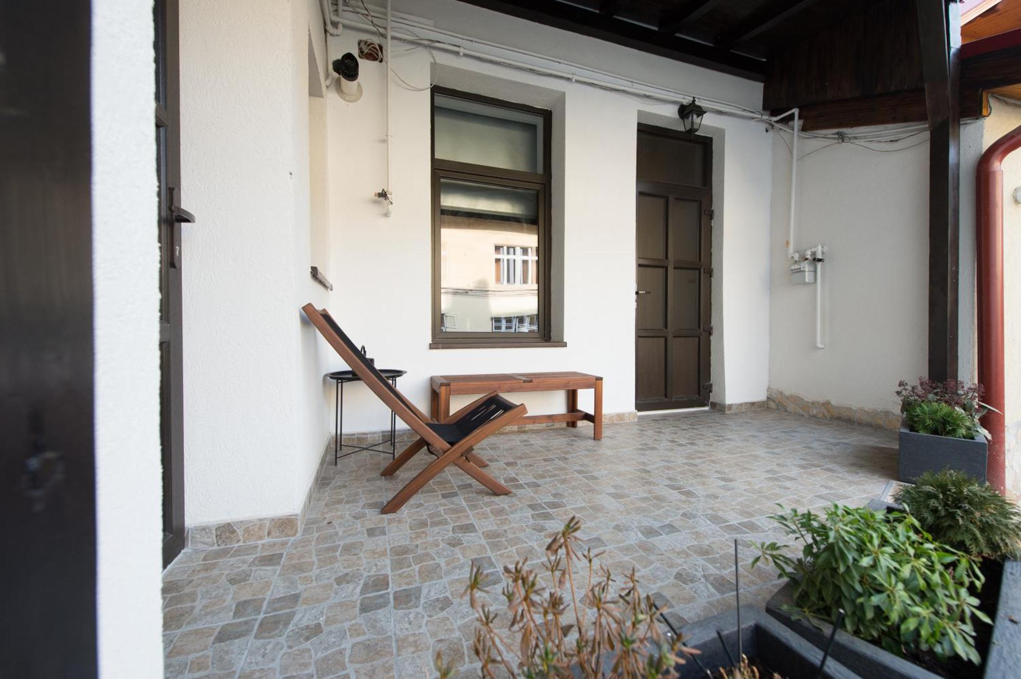 Апартаменты Gorgeous Brasov Flat With Patio And Mountain Views Экстерьер фото