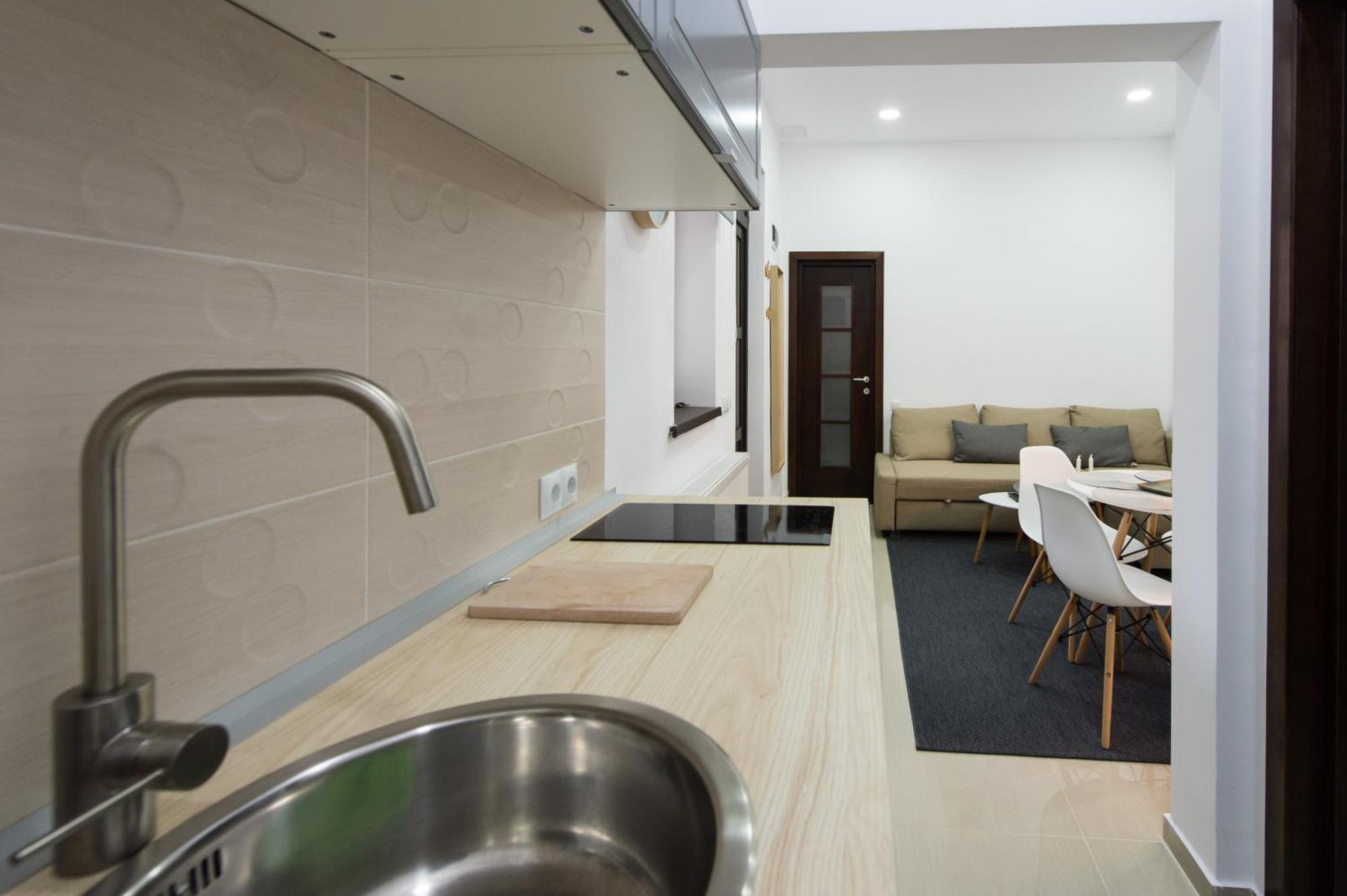 Апартаменты Gorgeous Brasov Flat With Patio And Mountain Views Экстерьер фото